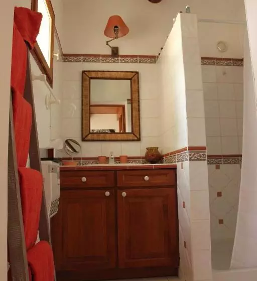 Aamiaismajoitus (B&B) Entre Avignon Et Pont Du Gard