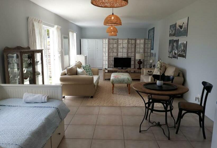 مبيت وإفطار Golf View Cottage