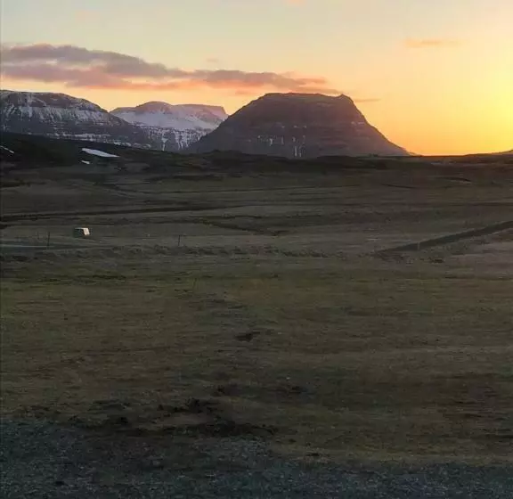 هتل Eiði Farmhouse