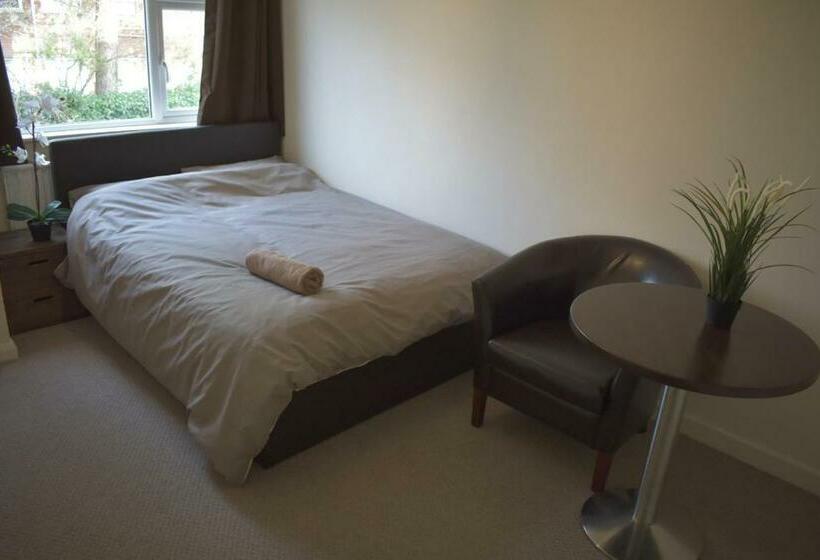 پانسیون Home And A Stay