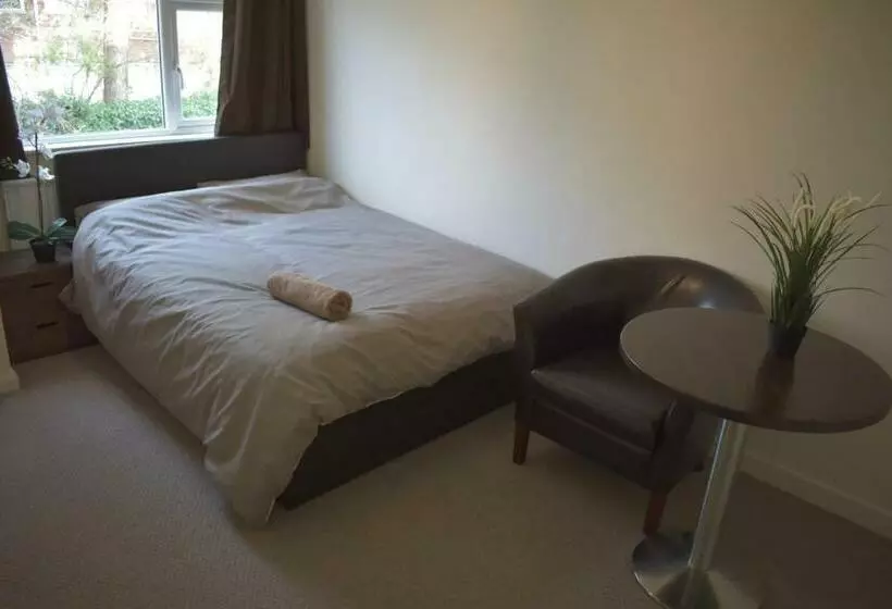 پانسیون Home And A Stay