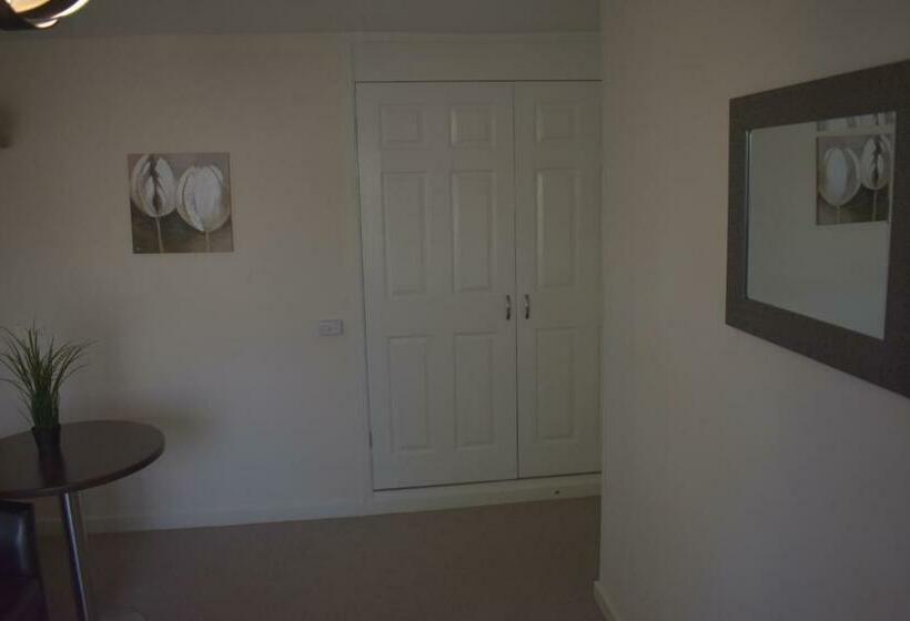 پانسیون Home And A Stay