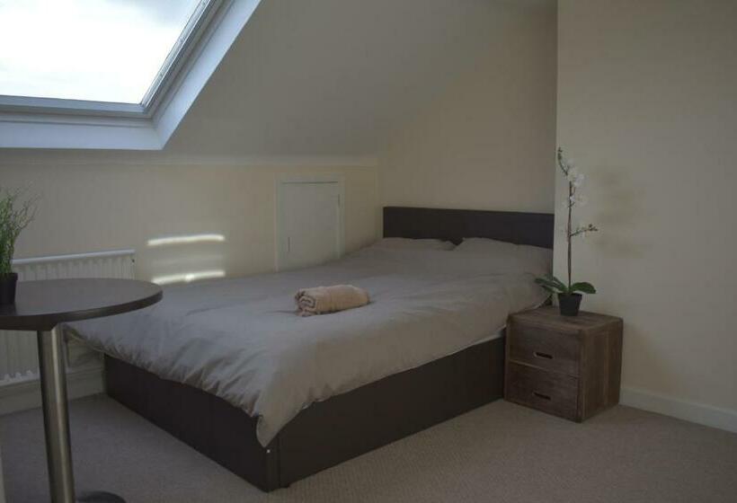 پانسیون Home And A Stay