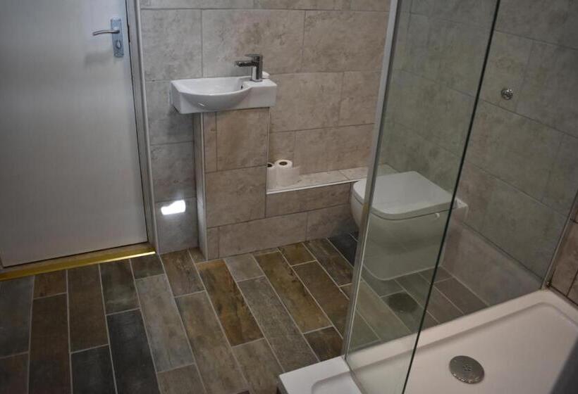 پانسیون Home And A Stay