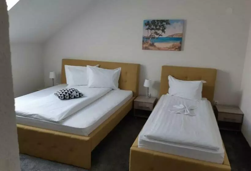 Retkeilymaja Pensiunea La Gagea