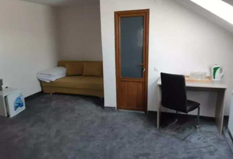 Retkeilymaja Pensiunea La Gagea