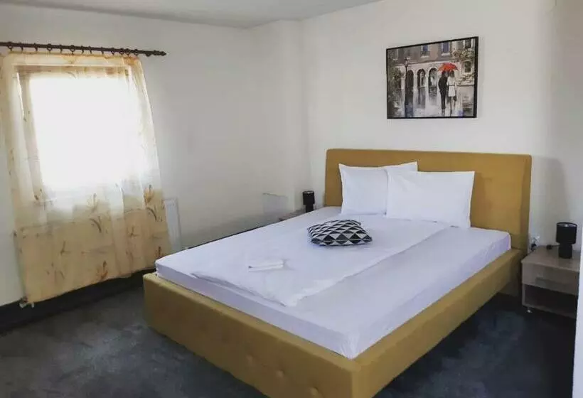 Retkeilymaja Pensiunea La Gagea