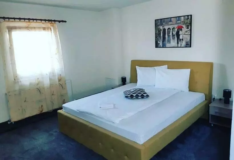 Retkeilymaja Pensiunea La Gagea