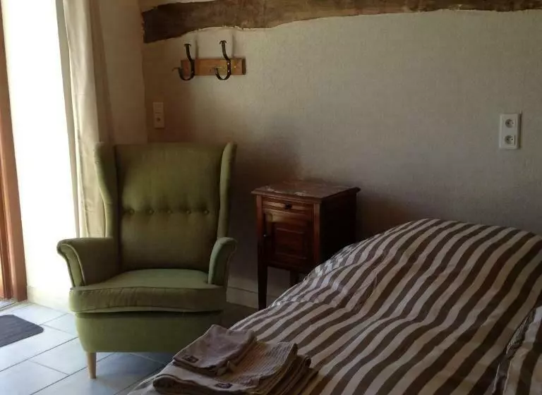 ベッドアンドブレックファースト Le Bois Du Four