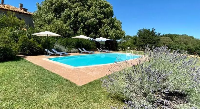 ホテル Agriturismo Montecalvo