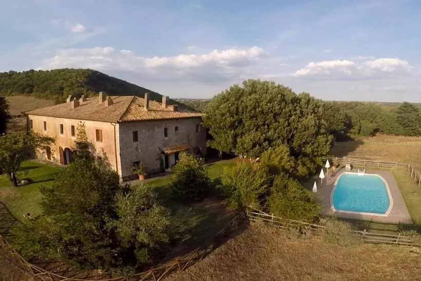 ホテル Agriturismo Montecalvo