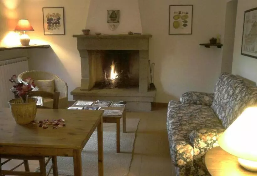 ホテル Agriturismo Montecalvo