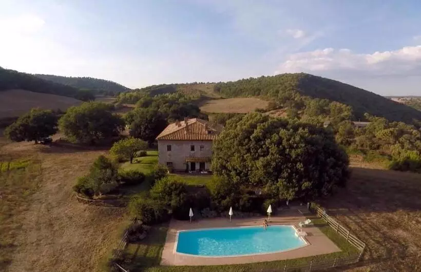 ホテル Agriturismo Montecalvo