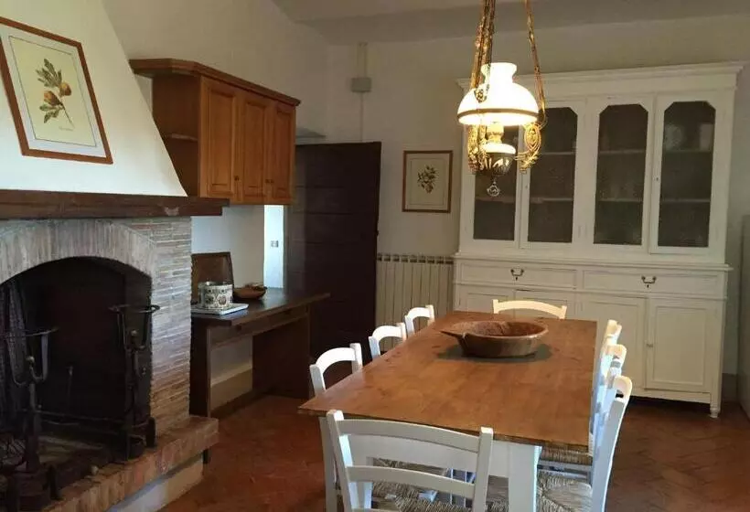 ホテル Agriturismo Montecalvo