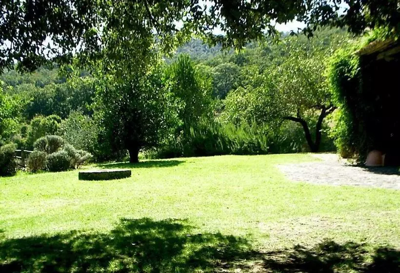 ホテル Agriturismo Montecalvo