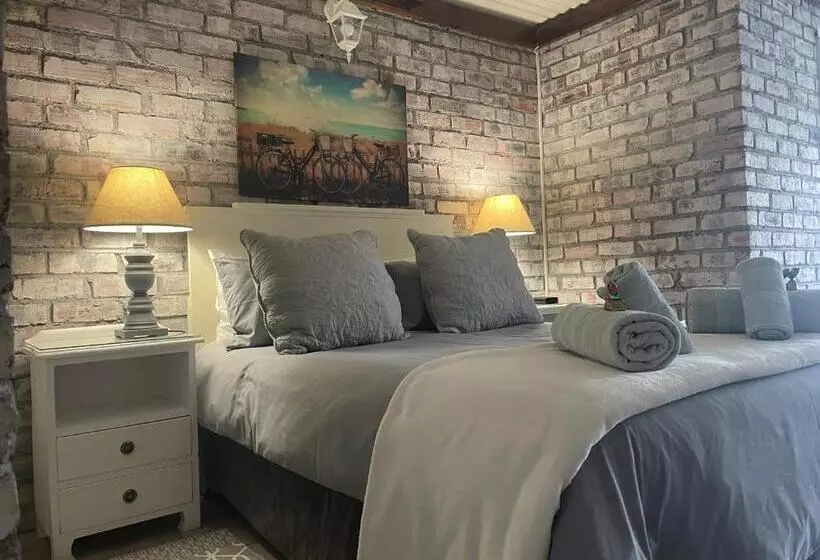 Majatalo Ou Klipskuur Self Catering Accommodation