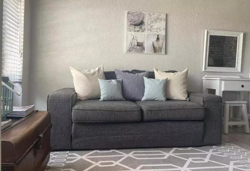 Majatalo Ou Klipskuur Self Catering Accommodation