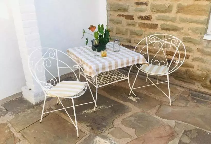 Majatalo Ou Klipskuur Self Catering Accommodation