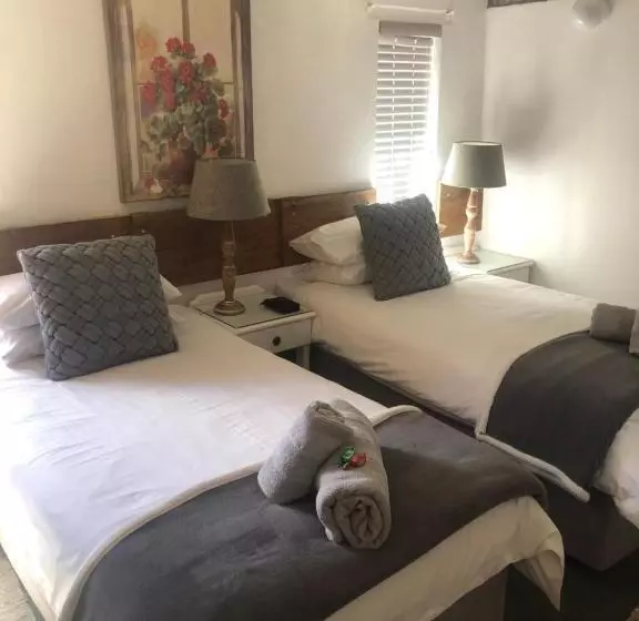 Majatalo Ou Klipskuur Self Catering Accommodation