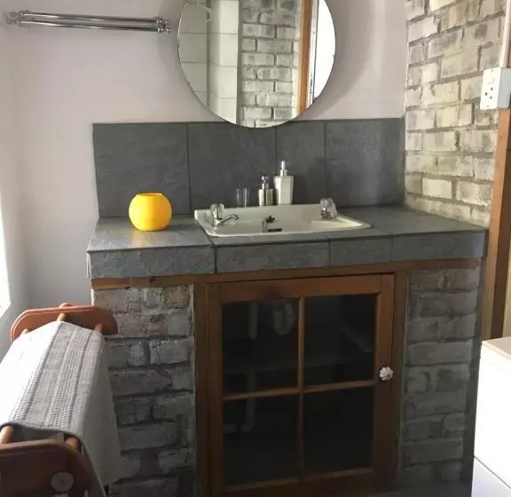 Majatalo Ou Klipskuur Self Catering Accommodation