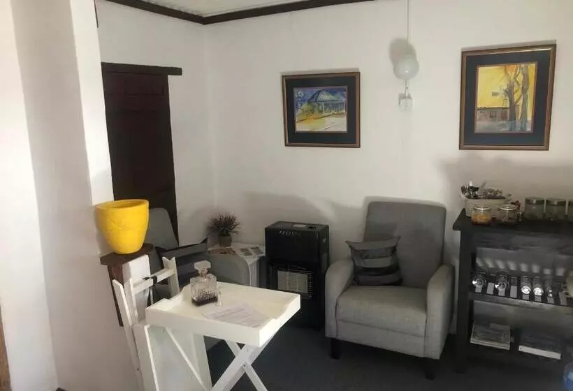 Majatalo Ou Klipskuur Self Catering Accommodation