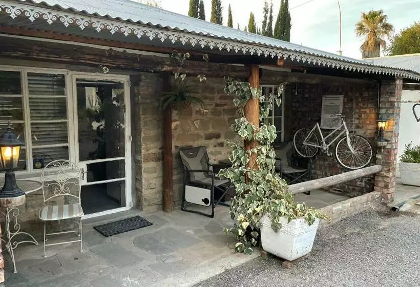 Majatalo Ou Klipskuur Self Catering Accommodation