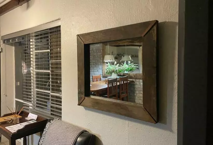 Majatalo Ou Klipskuur Self Catering Accommodation