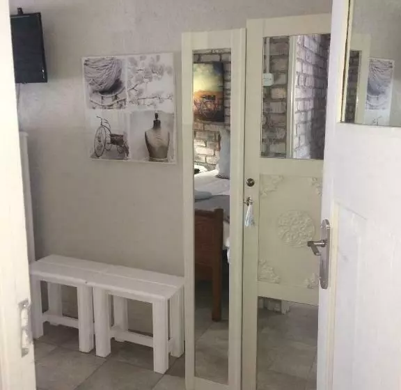 Majatalo Ou Klipskuur Self Catering Accommodation