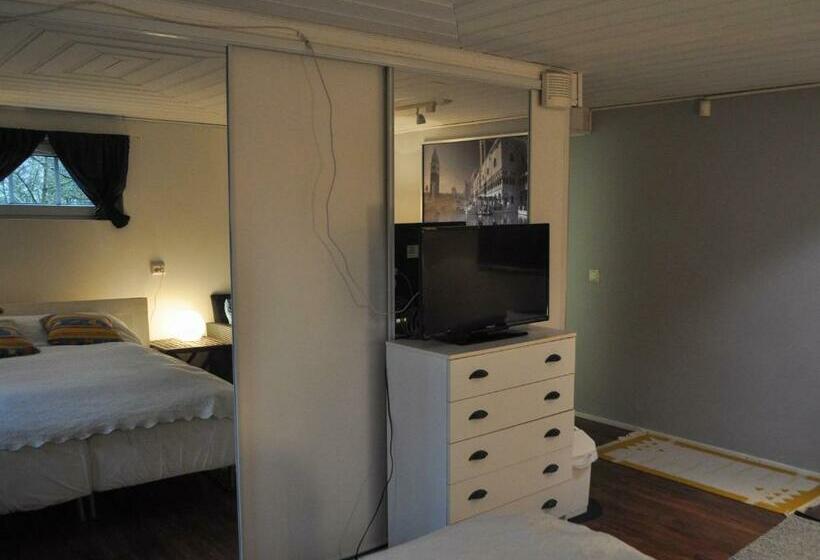 پانسیون Room In Villa Emilia