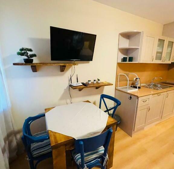 Studio Kris Villa Park