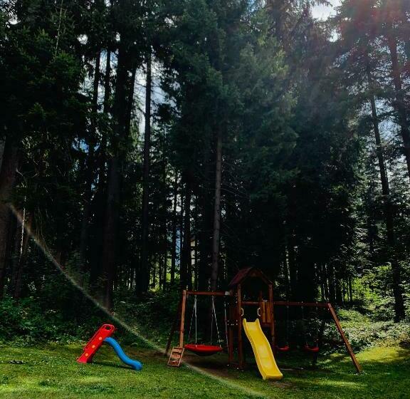 Studio Kris Villa Park