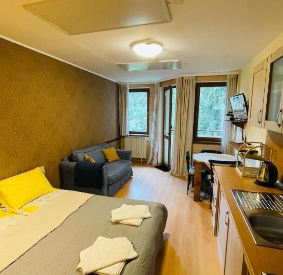 Studio Kris Villa Park