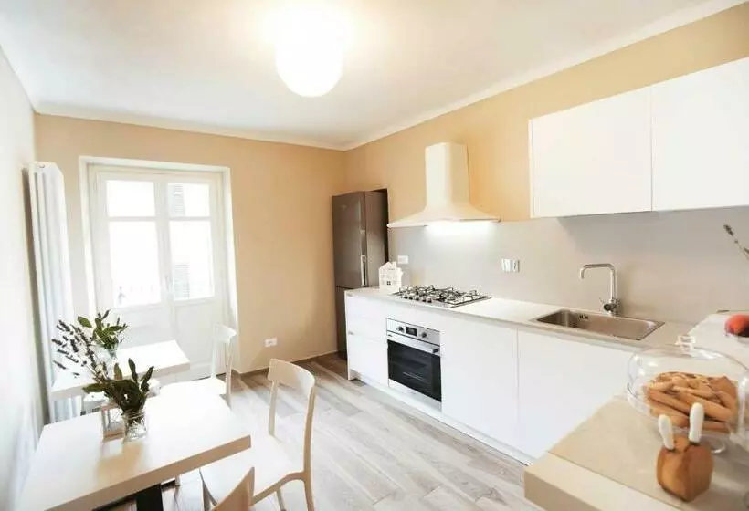 Aamiaismajoitus (B&B) Dimora Della Rocca