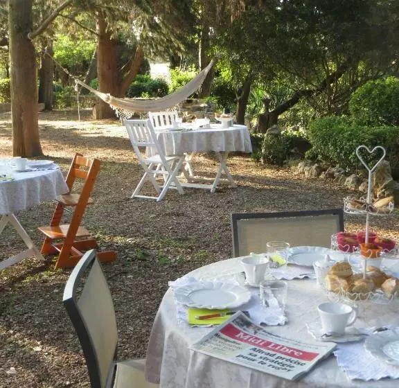 Aamiaismajoitus (B&B) Mas De L Ermitage