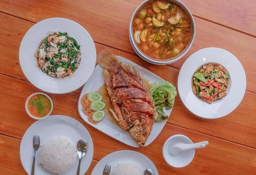 Lomakeskus Baanrai Khunya บ้านไร่คุณย่า