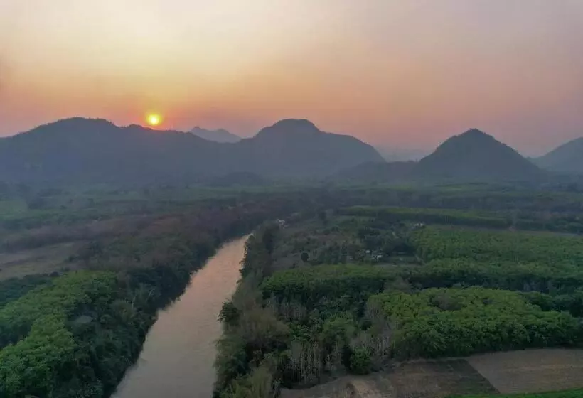 Lomakeskus Baanrai Khunya บ้านไร่คุณย่า