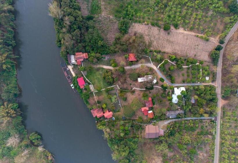 Resort Baanrai Khunya บ้านไร่คุณย่า