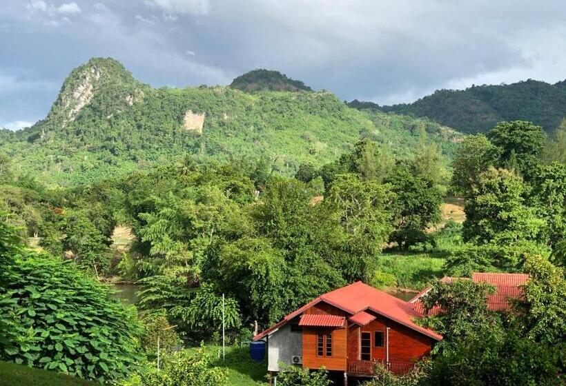 Resort Baanrai Khunya บ้านไร่คุณย่า