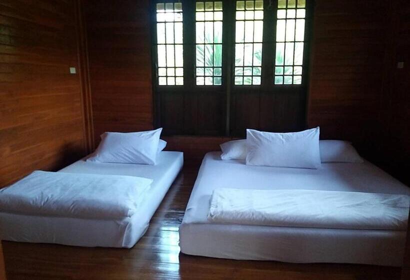 Resort Baanrai Khunya บ้านไร่คุณย่า