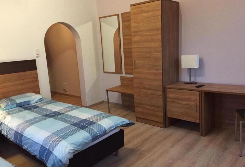 פנסיון Jujhar S Gästehaus