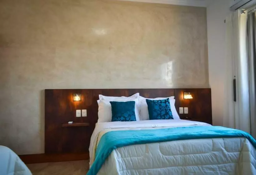 پانسیون Lara S Home Suites
