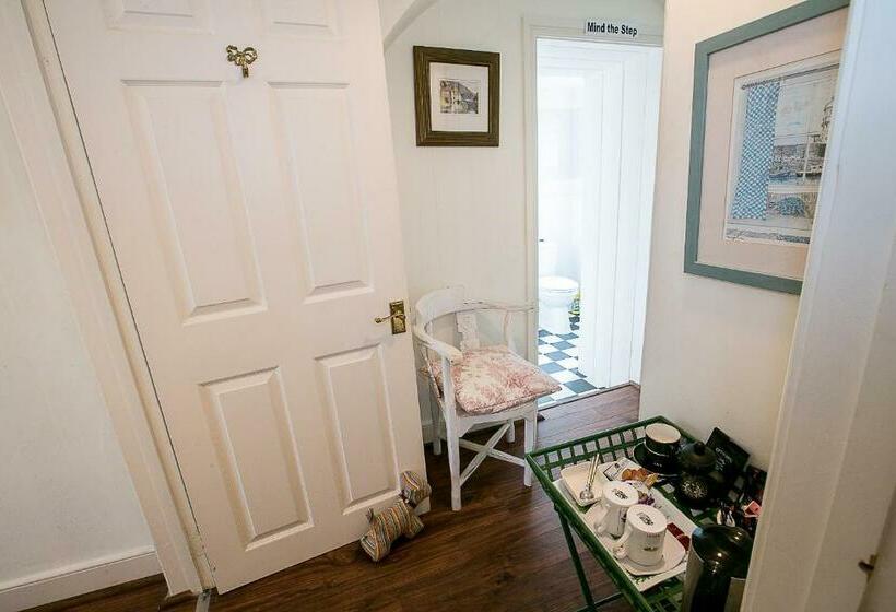 Пансион Southford House