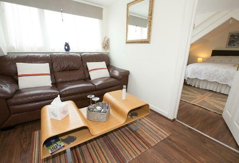 Пансион Southford House