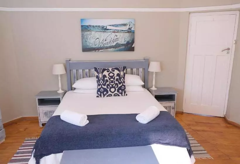 Aamiaismajoitus (B&B) Amber Light Wilderness Beach Cottage