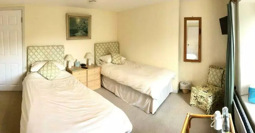 Lynwood House Bed And Breakfast