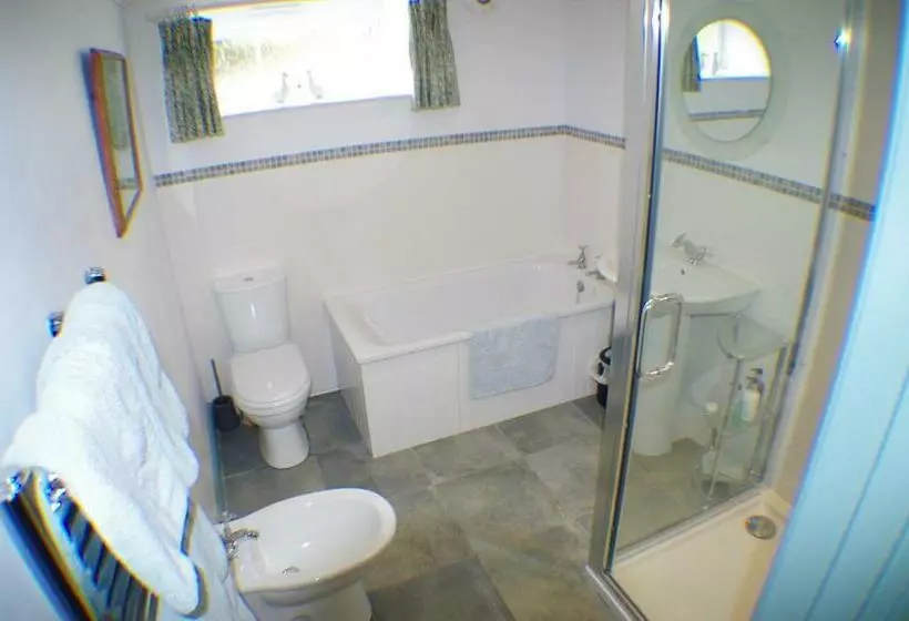 Lynwood House Bed And Breakfast