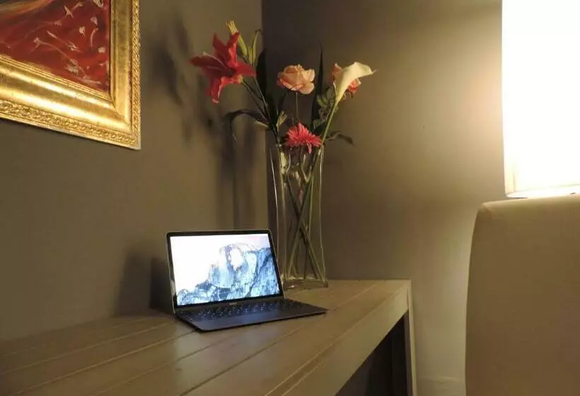 پانسیون Corridoni Suites