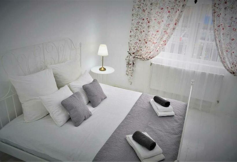 פנסיון La Maison Blanche