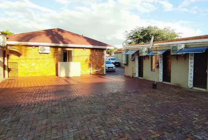 Majatalo Sir Pinto Guesthouse