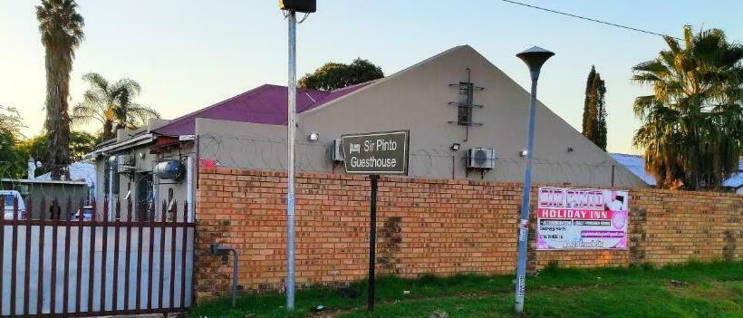 ペンション Sir Pinto Guesthouse